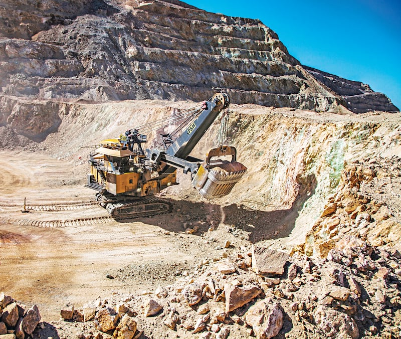 Minera del grupo Luksic reporta caída en sus ganancias de 2022 y menor dividendo para los accionistas