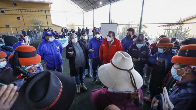 Diálogo entre autoridades y pobladores de Las Bambas.