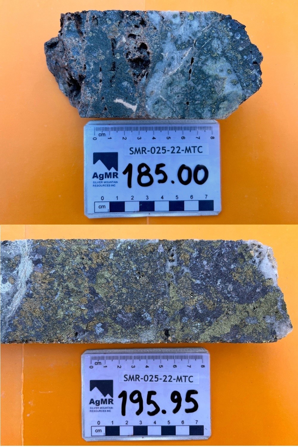 Figura 2: Vista de primer plano de los intervalos mineralizados del núcleo de perforación;  foto A: sulfuros semi-masivos, incluyendo abundante galena, sulfosales de plata, esfalerita, calcopirita, con minerales de ganga de cuarzo y rodocrosita, pozo veta Matacaballo SMR-25-22-MTC, 185.00 m de profundidad;  foto B: Intervalo rico en calcopirita de segmento de veta de sulfuro masivo, mostrando también galena, esfalerita, pirita, veta Ayayay, pozo SMR-25-22-MTC, 195.95 m de profundidad.  (Grupo CNW/Silver Mountain Resources Inc.)